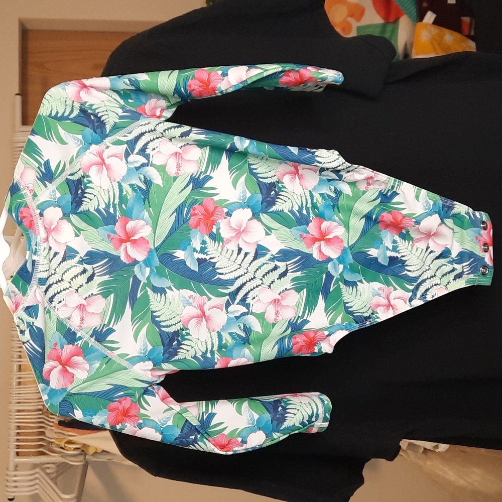 Tommy Bahama baby girl swimsuit 12M - Picture 5 of 5